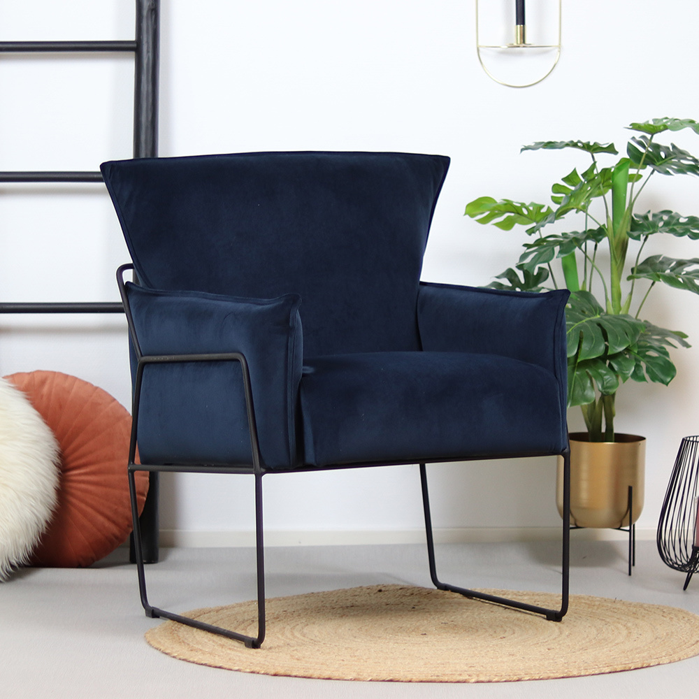 moderne-velvet-fauteuil-blauw-lasse-1.jpg
