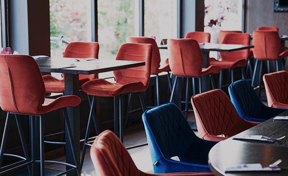 Stoelen en barkrukken Wereldrestaurant Pan