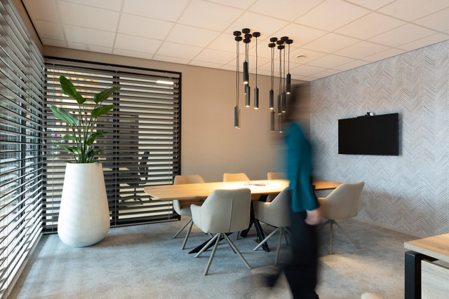 Handel in geluk - Meubilair voor horeca- en projectinrichting
